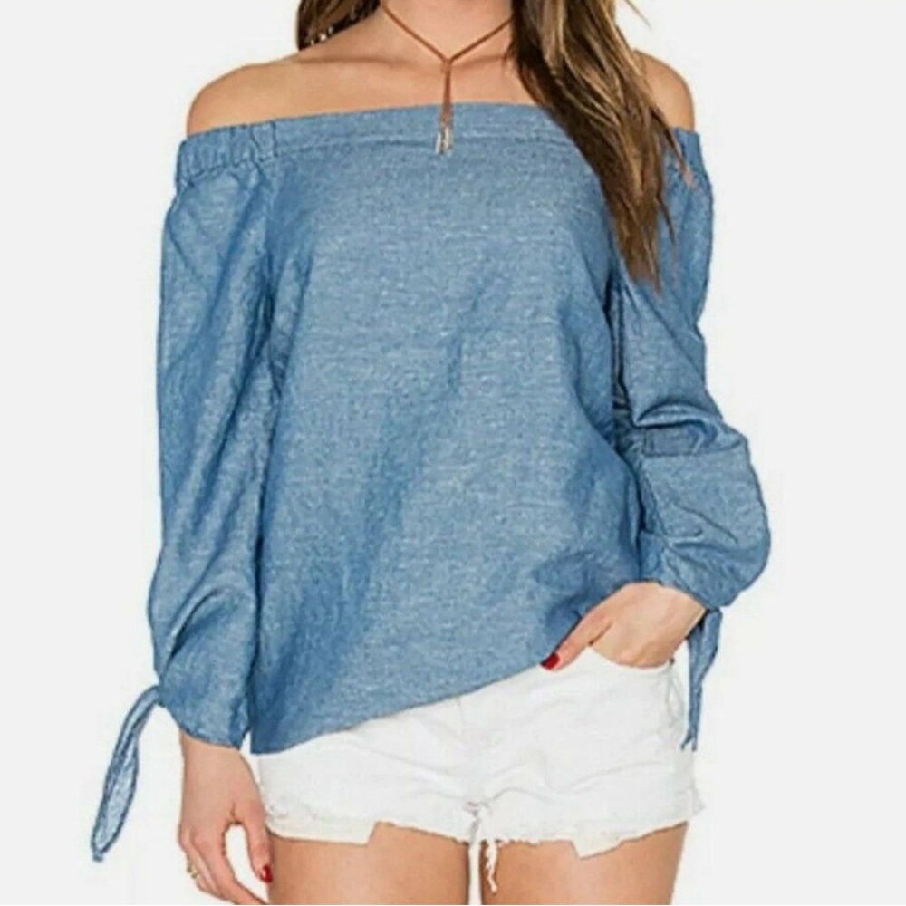 FREE PEOPLE Show Me Some Shoulder Top in Blue chambray size small